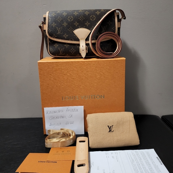 ❌️❌️SOLD❌️❌️ Louis Vuitton Sologne - Picture 1 of 16